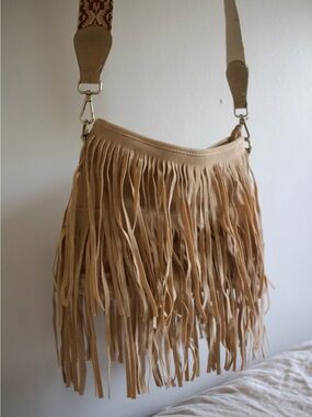 NWOT JEN & CO. Sadie Suede Boho Coastal Fringe Crossbody Bag with Guitar Strap